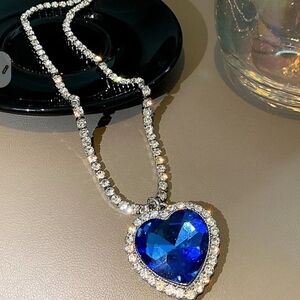 Big blue crystal pendant necklace filled Rhinestone